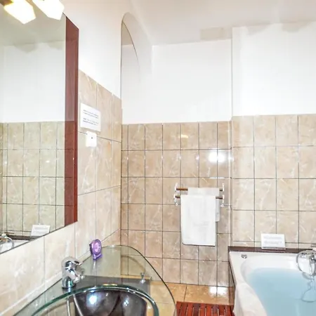 2 Bedroom Gorgeous In Holiday home Carcassonne