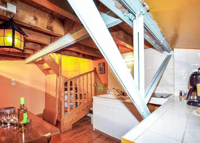 2 Bedroom Gorgeous In Vakantiehuis Carcassonne