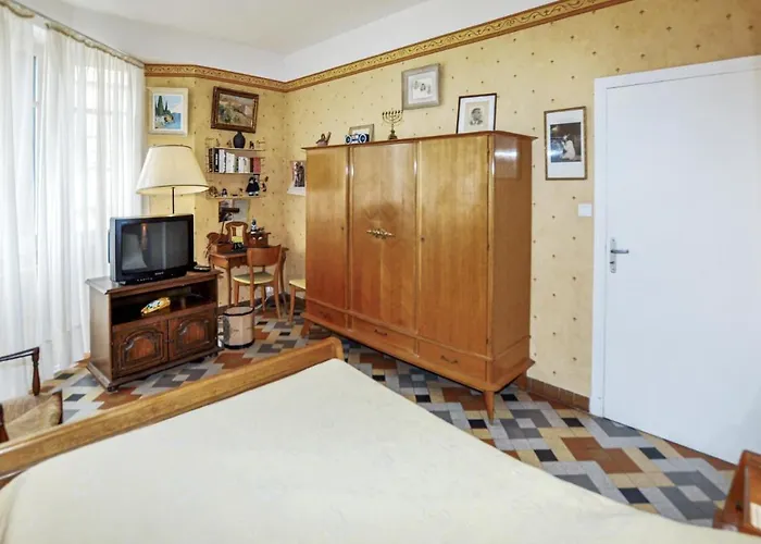 2 Bedroom Gorgeous In Carcassonne